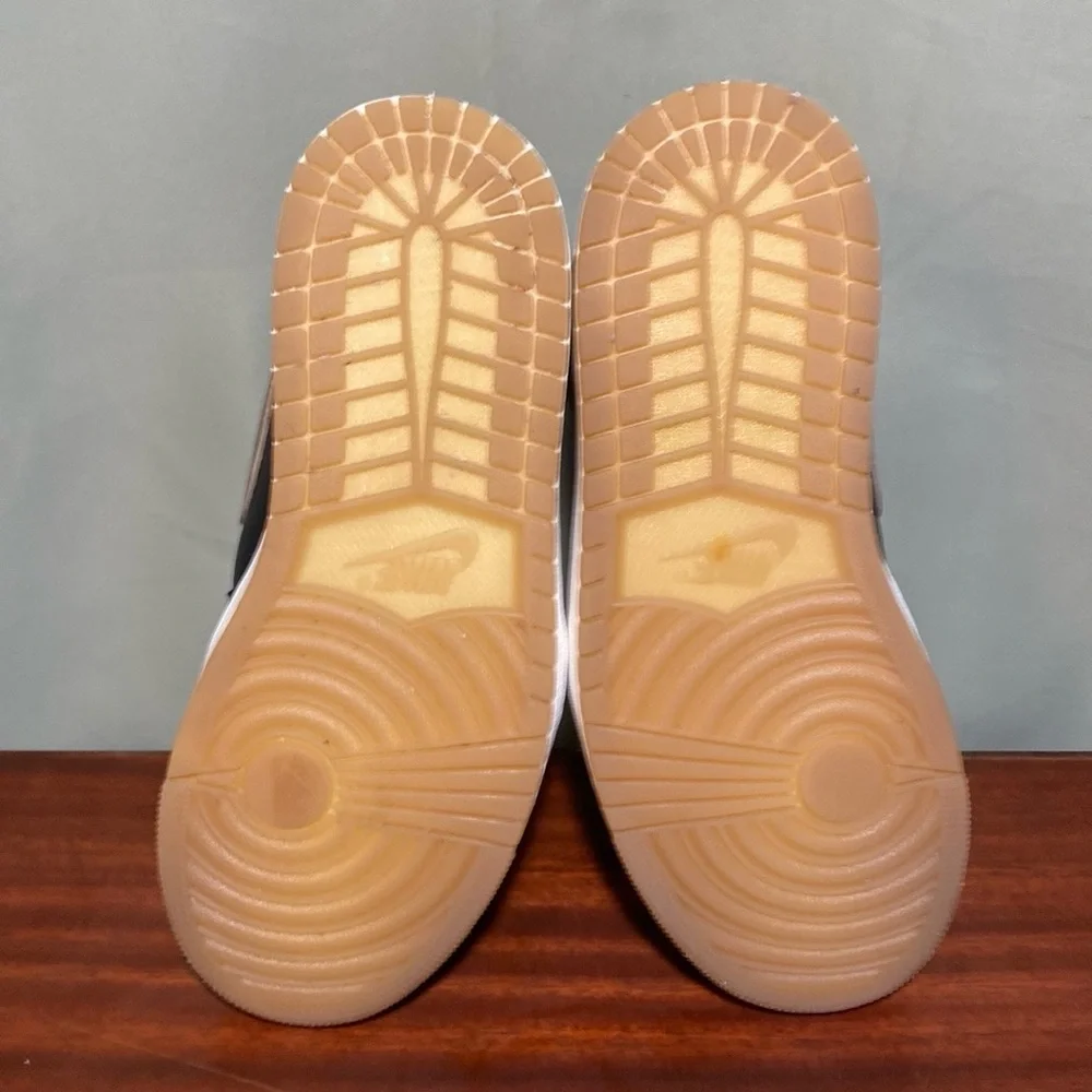 Nike Air Jordan Retro High OG (DZ5485-071) Black Metallic Gold Mens 8.5 - Picture 5 of 7